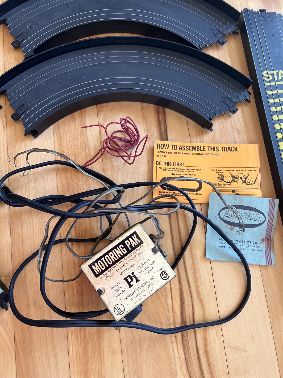 Lot of 20 Vintage TYCO Slot Car Track Pieces & Motoring Pack Power