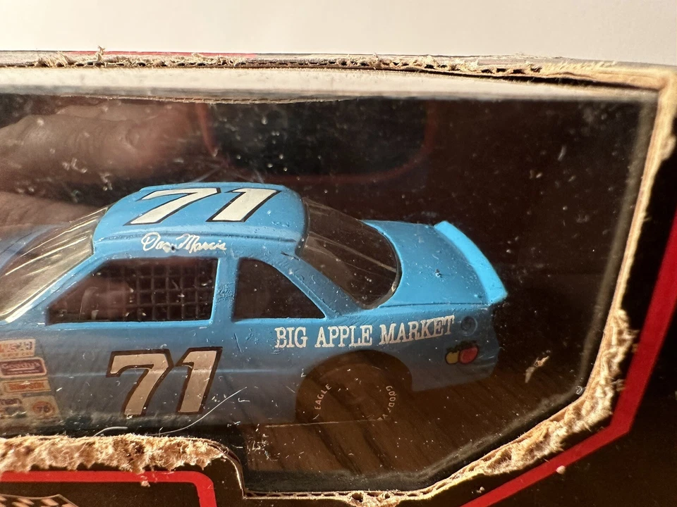 Motorworks NASCAR Diecast MODEL KIT 1:64 Dave Marcis #71 Big Apple Market ~ NEW Foto 3 de 4