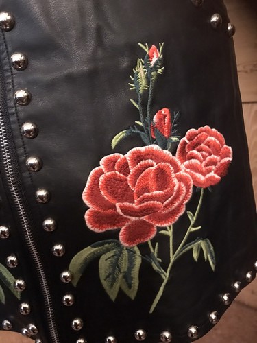 MISSGUIDED FAUX LEATHER MINI SKIRT EMBROIDERED ROSES STUDS ZIP GOTHIC ROCK PUNK - Picture 7 of 12