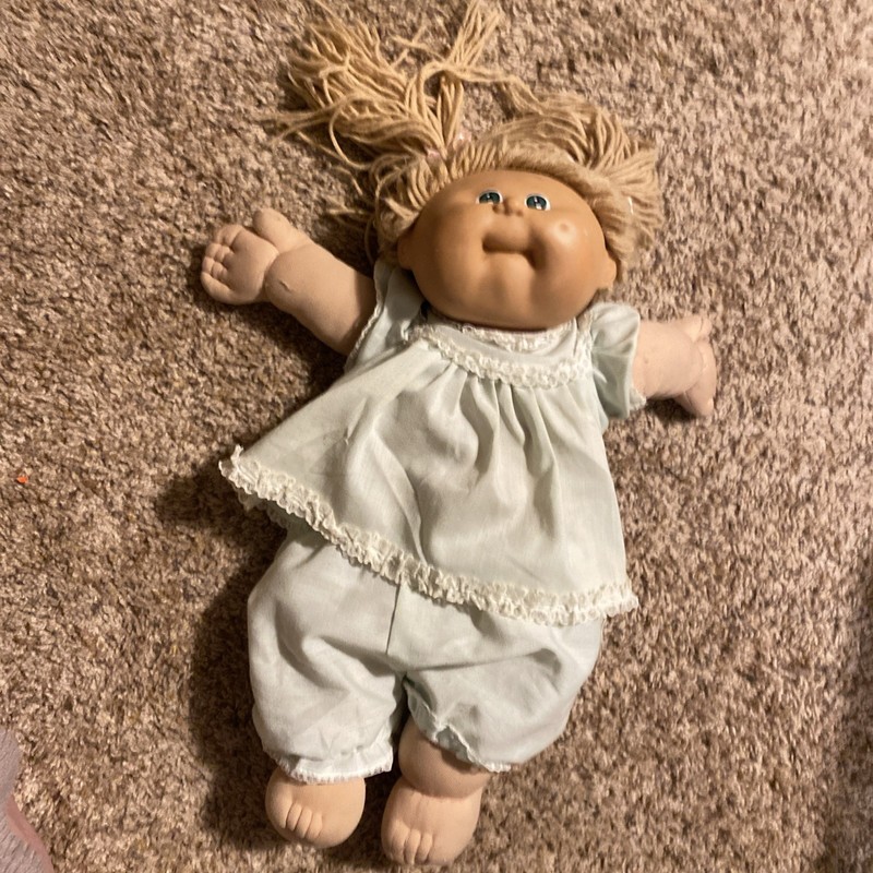Cabbage patch Girl Doll Blonde Curly Hair Blue Eyes. Removable Outfit Brownish