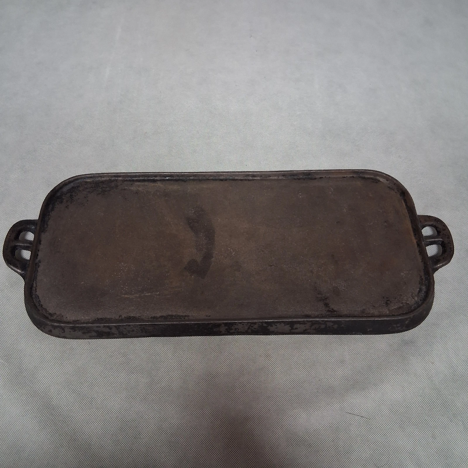 1950's Lodge 7LG Cast Iron Long Griddle with Handles 18" x 8" Cooking Surface
