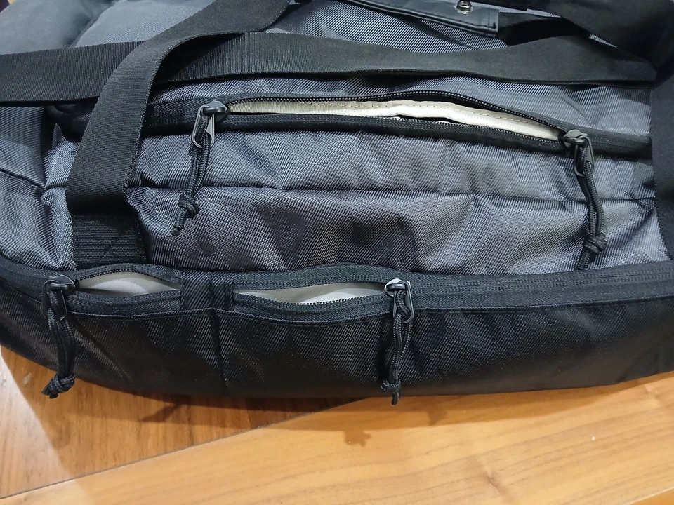 Bolsa de viaje impermeable High Sierra de 25,6 pulgadas Foto 2 de 4