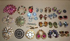 Lot of 26 - vintage RHINESTONE JEWELRY - pins + clip earrings - wear / repair