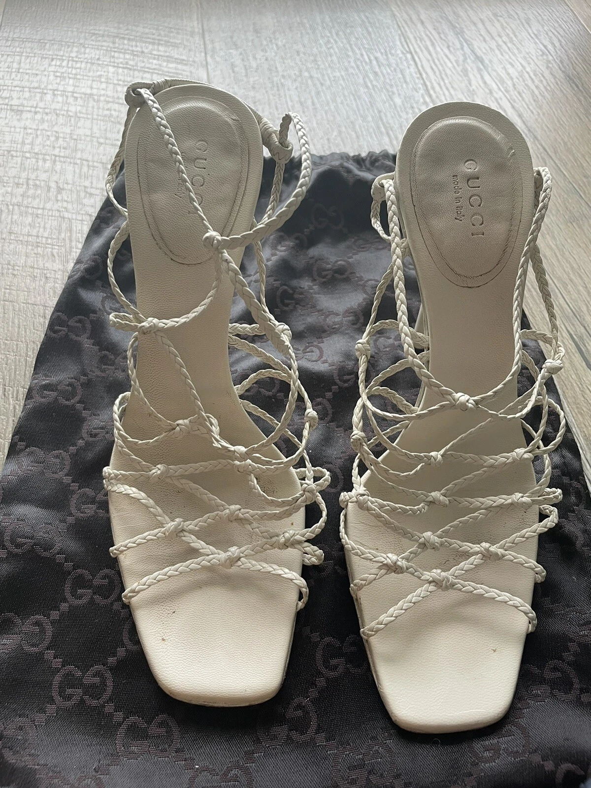Talons à lanières blancs Gucci taille 37,5