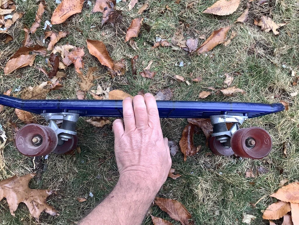  Monopatín de plástico GT Grentec Panther Leisure Products AZUL 24 1/2" GT rueda roja Foto 4 de 4