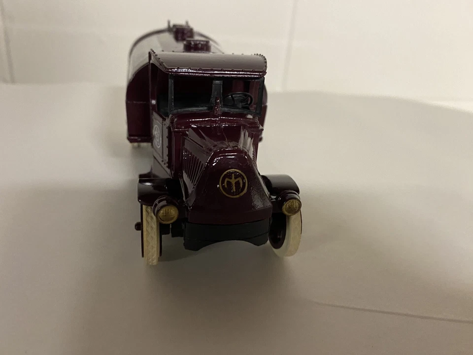 Ertl Hershey’s Chocolate Milk 1926 Mack camión cisterna banco de monedas-6 1/2” de largo Foto 4 de 4