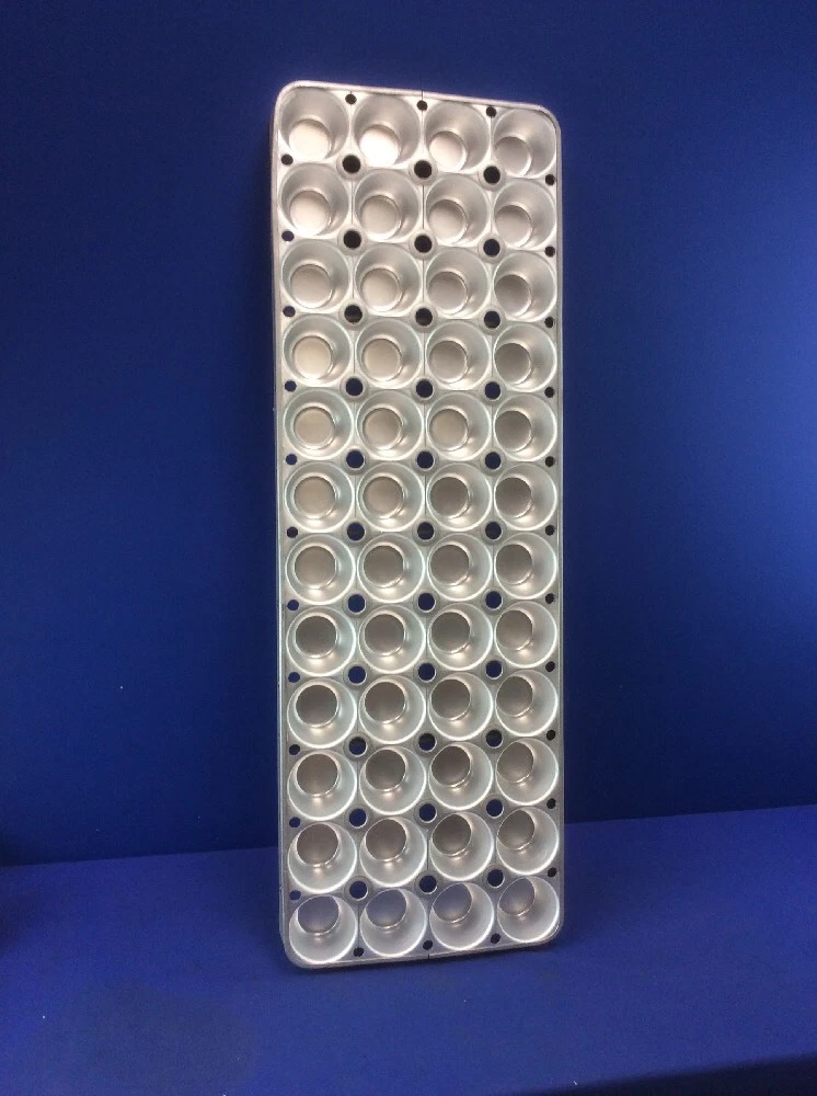Rack Style 48-cavity Muffin/Cupcake Pan 37-1/2"L x 12-3/4" (4-rows X 12)
Opens in a new window or ta