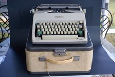 Olympia SM9 typewriter, Western Germany, Excellent condition, Case + Ribbon thumbnail