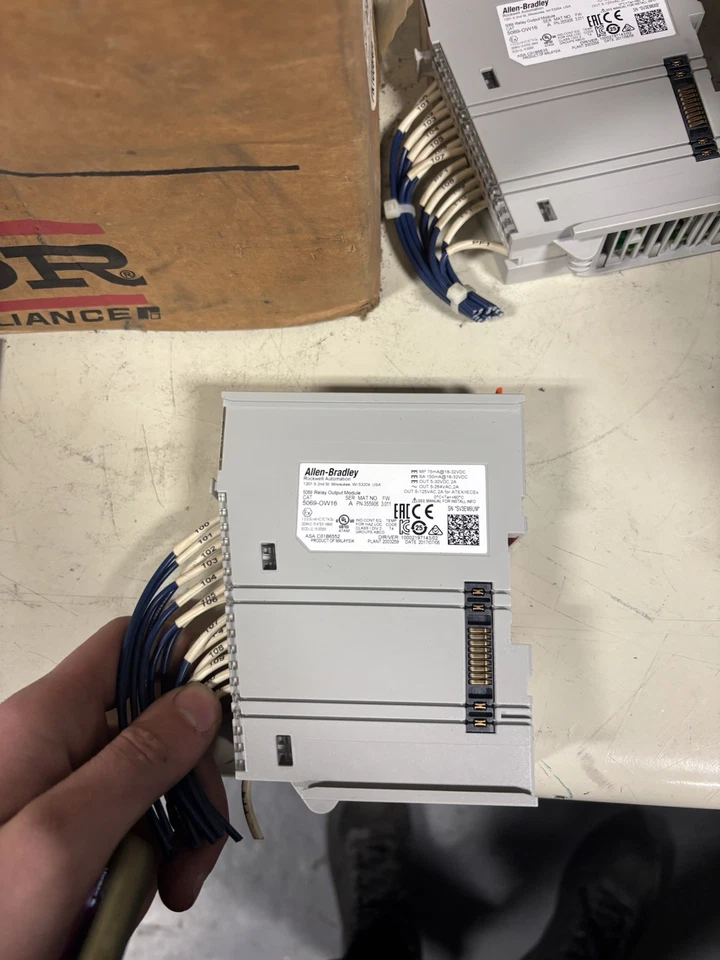 Saída de relé Allen-Bradley 5069-OW16 compacto 5000 | 16 pontos USADO - Imagem 2 de 2