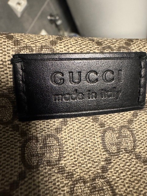 Gucci Double Zip GG Supreme toiletry case | eBay