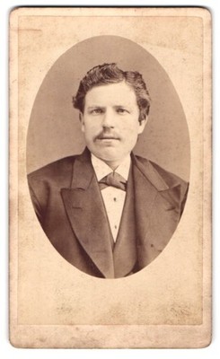 Fotografie Bernard T. Biffar, Brooklyn, 516 Broadway, Porträt eines Mannes mit  