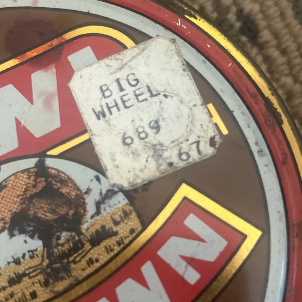 Lata pulidora de zapatos vintage KIWI marrón 3 oz (aproximadamente la mitad llena) con etiqueta de precio antigua Foto 3 de 4