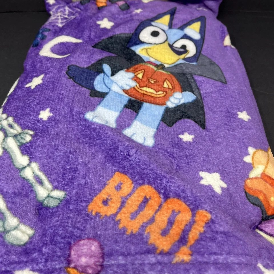 Manta de felpa azul 50”x70” Bingo Halloween Disfraces morados ¡Barroche de temporada! Foto 3 de 4