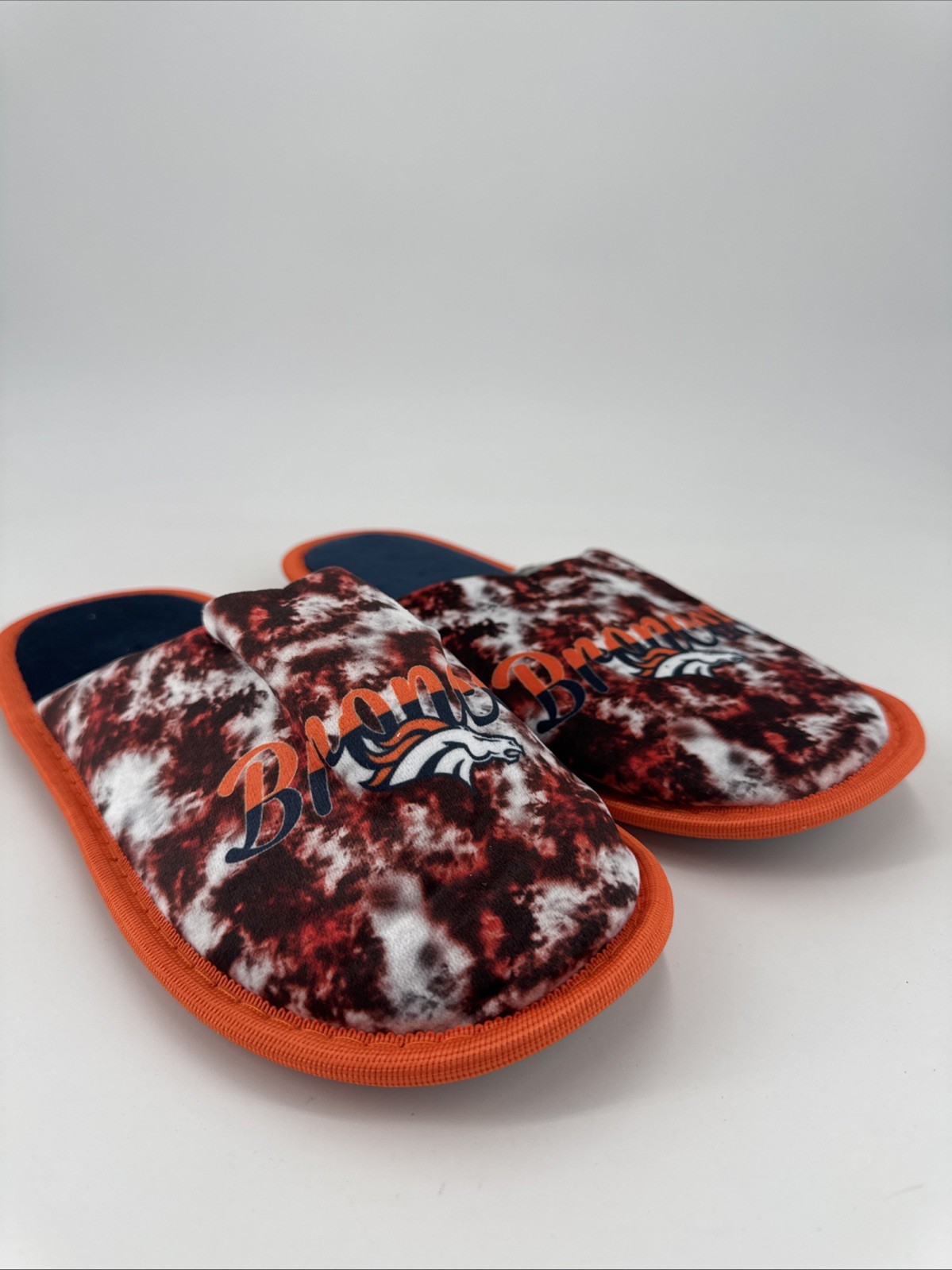 SAOLA Coppia di pantofole da donna FOCO NFL Denver Broncos taglia 9 10 slip on suola rigida