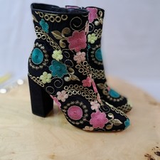 River Island Floral Velvet Embroidered Block Heel Bootie Size 7 Side Zip