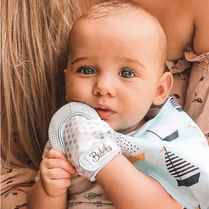 becalm teething mitt
