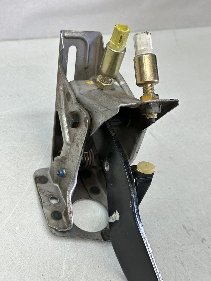 2000-2009 Honda S2000 Clutch Pedal Assembly OEM - Image 4 of 4