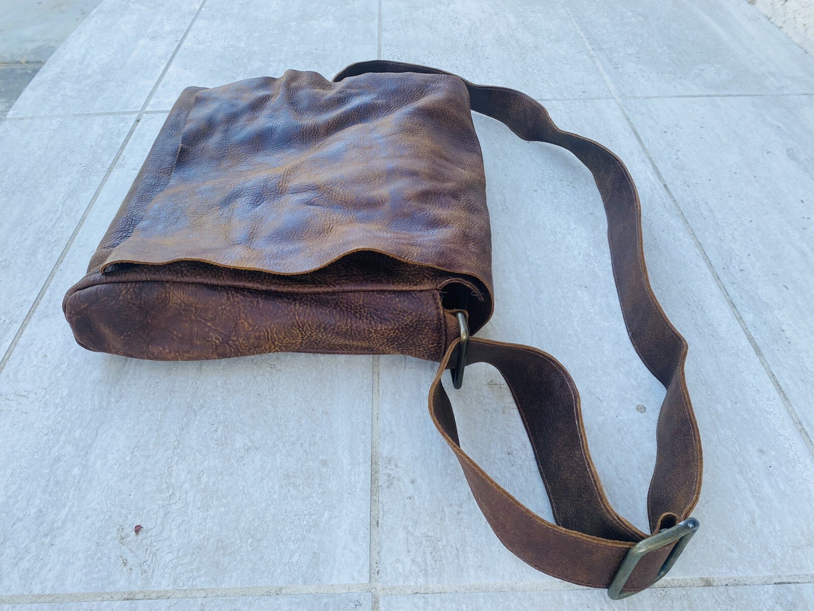 Vintage Roots Canada Leather explorer messenger Bag Gem