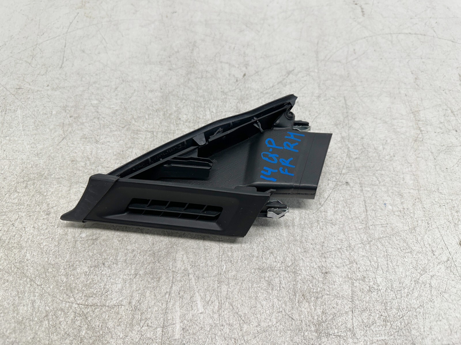 H50182 2014-2017 Maserati Quattroporte Front Mirror Cover Window Corner Trim AC
