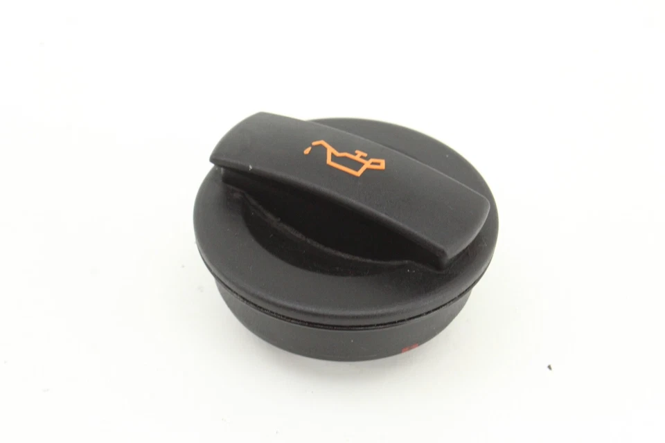 04-09 Tapa de llenado de aceite de motor Audi S4 A4 OEM 06C-103-485-N Foto 2 de 4