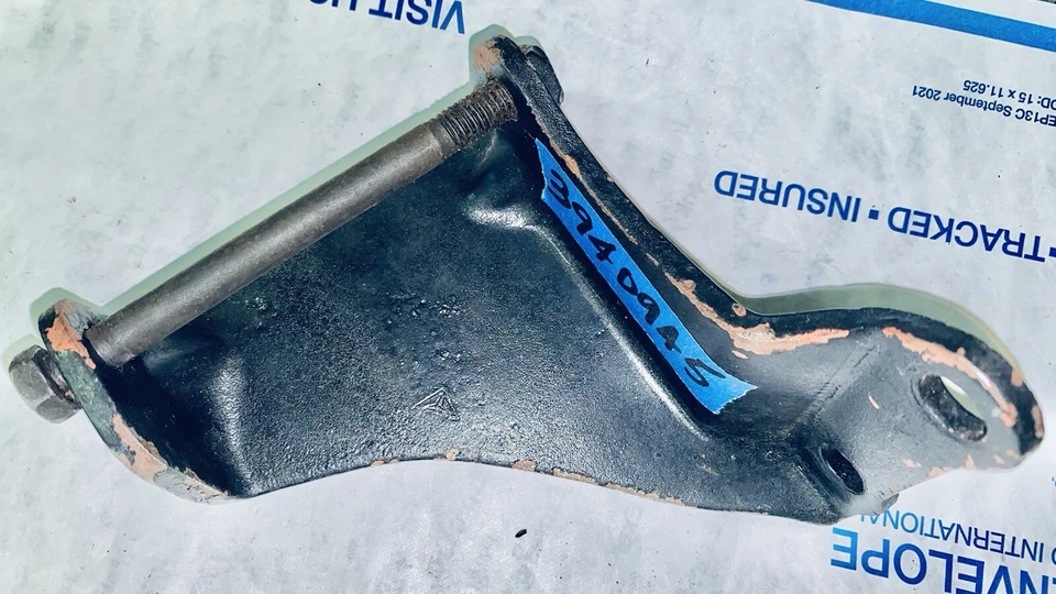 Chevy #3940945 1969 SS396 soporte/perno de smog raro triple ángulo estampado GM original Foto 3 de 3