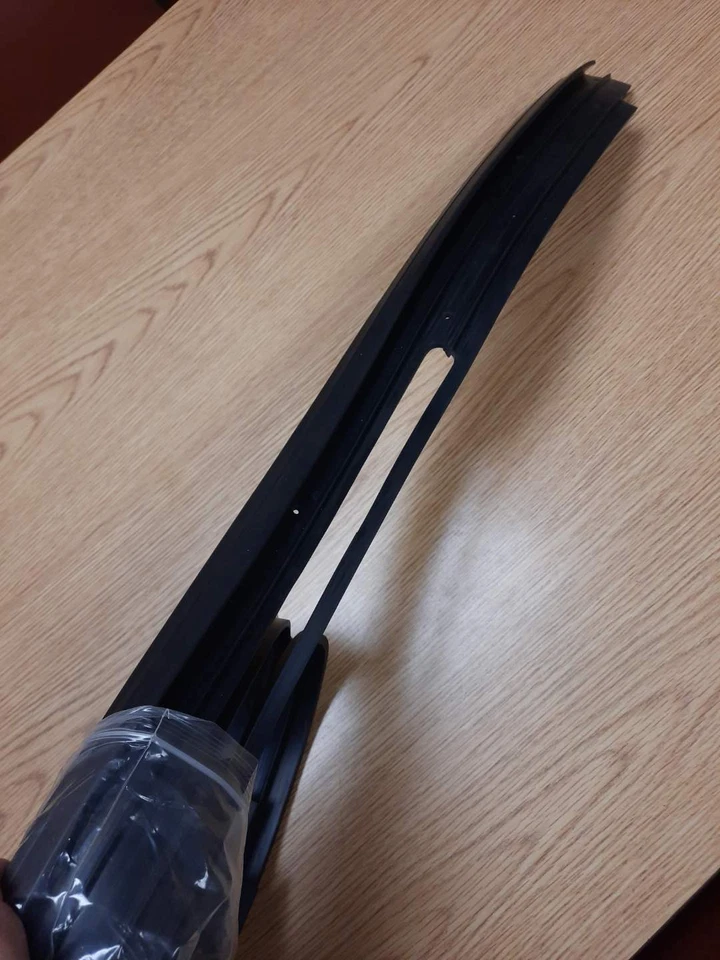 M715 Kaiser Windshield Weatherstrip 11657716 - Image 2 of 4