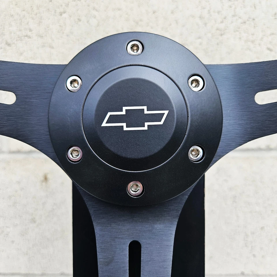 Volante de cuero negro de 14" + adaptador para bocina Chevy 69-94 con licencia Chevy Foto 3 de 4