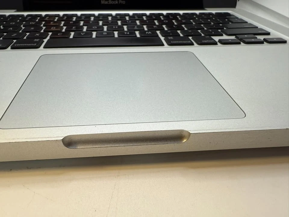 Apple MacBook Pro 13" 250GB HDD, Intel Core 2 Duo 4GB DDR3 Nividia GeForce - Image 4 of 4