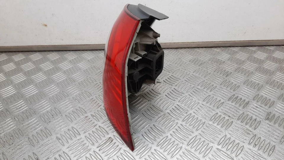 Luz trasera derecha Volkswagen Golf OS 2006 1K6945096AA Foto 4 de 4