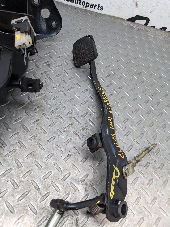 1986-1993 Mazda Truck B2000 B2200 B2600 Clutch & Brake Pedal