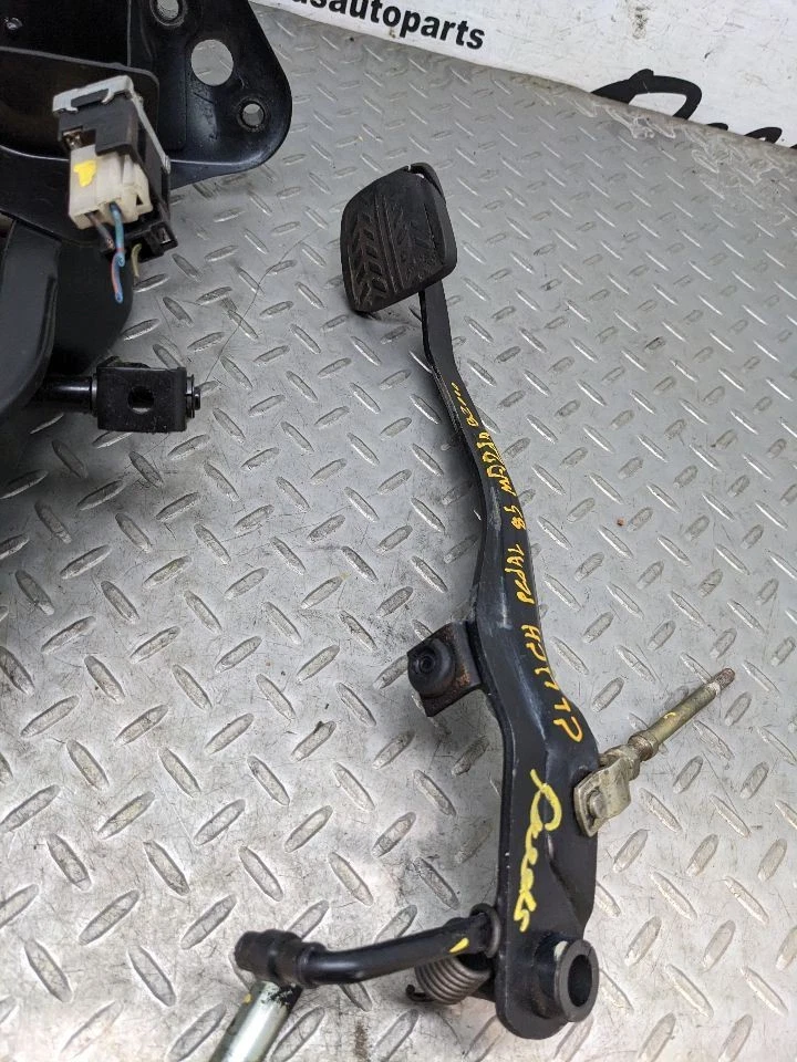 1986-1993 Mazda Truck B2000 B2200 B2600 Clutch & Brake Pedal Assembly OE 117 - Image 2 of 4