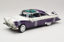 Ford Crown Victoria White & Purple 1:18 Road Signature | 92138-P1