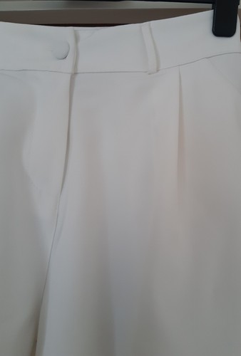 Ladies Ivory White Pleated Front Culottes Shorts by I Saw It First Size 10 NEW - Picture 2 of 5