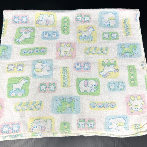 Vintage weiße Flanell Babydecke Pastell Elefanten Schaukelpferd Rasseln Baumwolle