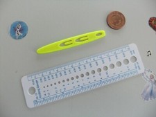1 Nalbinding Naalbinding Nadel 3 L&ouml;cher f&uuml;r mehrfarbiges Garn &Ouml;ko Kunststoff NEU!