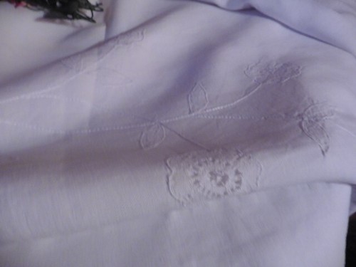 ANCIEN DRAP PUR LIN ECRU INCRUSTATION DE FLEURS DENTELLE DU PUY 240 X 300 CM - Picture 8 of 8