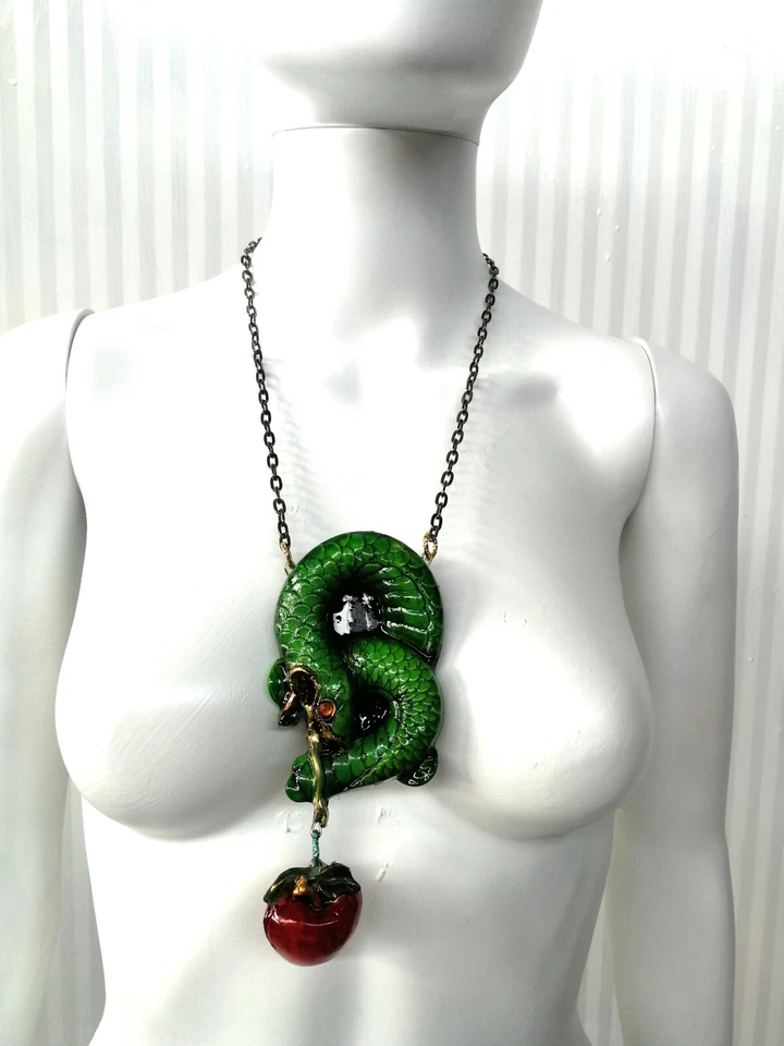 Joyería de Lujo Collar Estilo Vintage Colgante Medallón Serpiente Manzana Amuleto Dije Foto 4 de 4