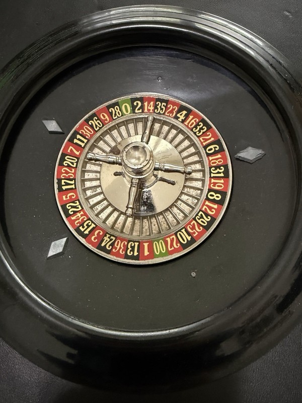 VINTAGE 13" ROULETTE WHEEL AND BOARD AP GAMES MADE IN USA GREEN FELT