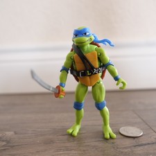 Teenage Mutant Ninja Turtles Mutant Mayhem 4.25 Leonardo Figure w/ 1 sword