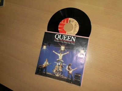 Single: Queen /  Another One Bites The Dust   in Mint-