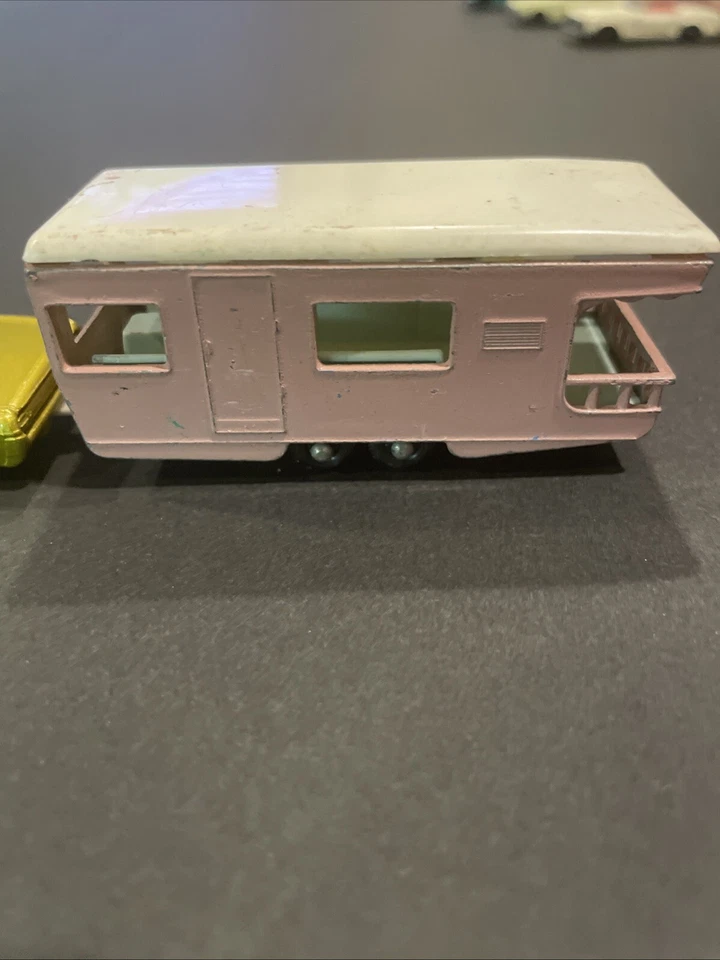 Matchbox Lesney Pink Caravan & Moko #36 Opal Diplomat Gold - Motor cromado - Casi nuevo Foto 3 de 4