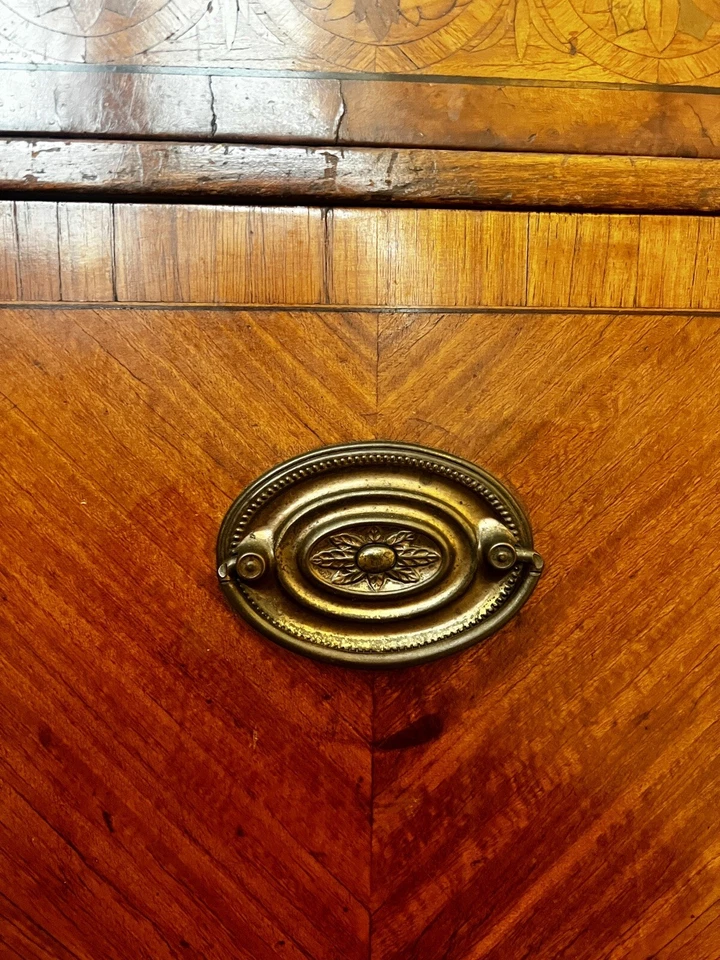 Cajonera estilo provincial francés de la empresa de muebles de Belén antigua Foto 3 de 4