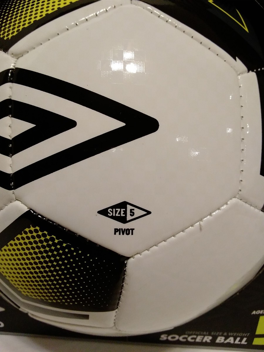 Umbro pro 5　ターフ　futsal soccer Amazon.com : Umbro Neo Turf Soccer Ball, Size 5, White/Black