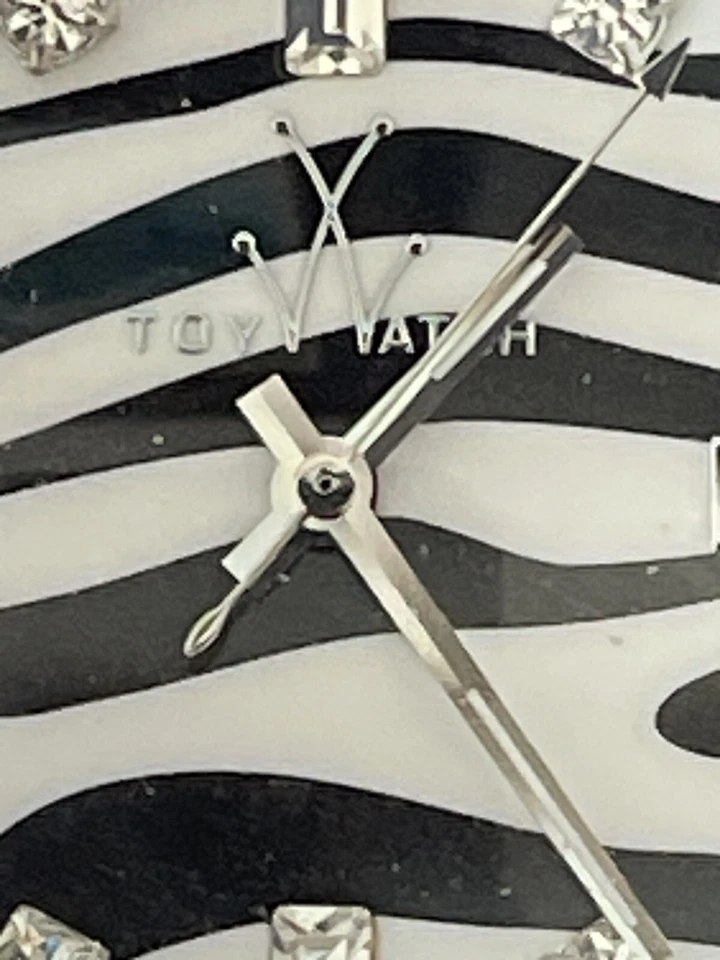 Reloj de juguete gráfico esfera cebra plástico cuarzo reloj para damas con cristales, usado Foto 2 de 4