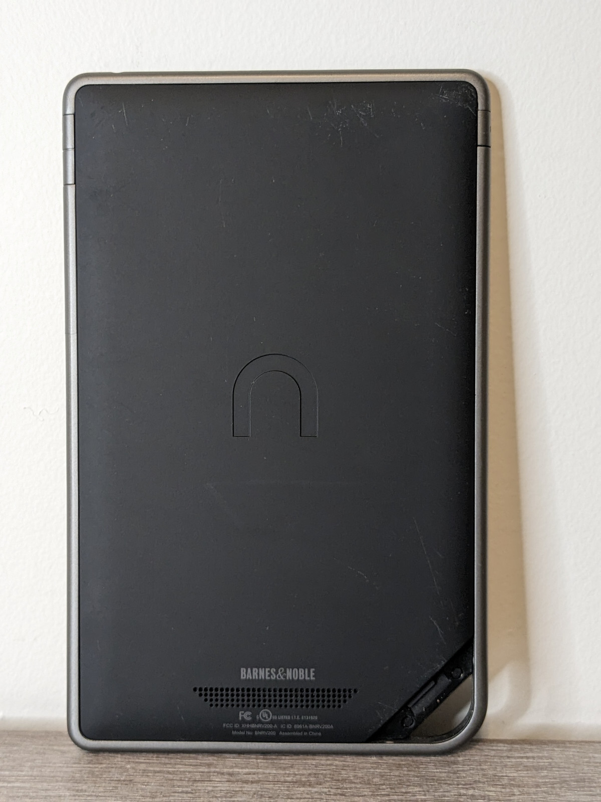 Barnes & Noble NOOK Color 7" WiFi BNRV200 8GB EReader w/ case
