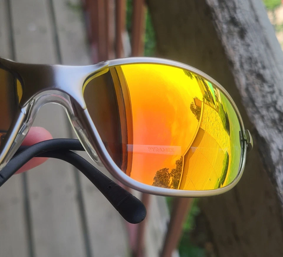 Marco de metal Zone II con lentes espejadas grises y naranjas Foto 2 de 4