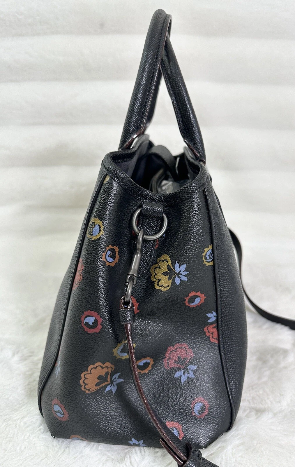 Coach F24374 Margot Carryall in pelle nera con stampa floreale us intime ottimeioni