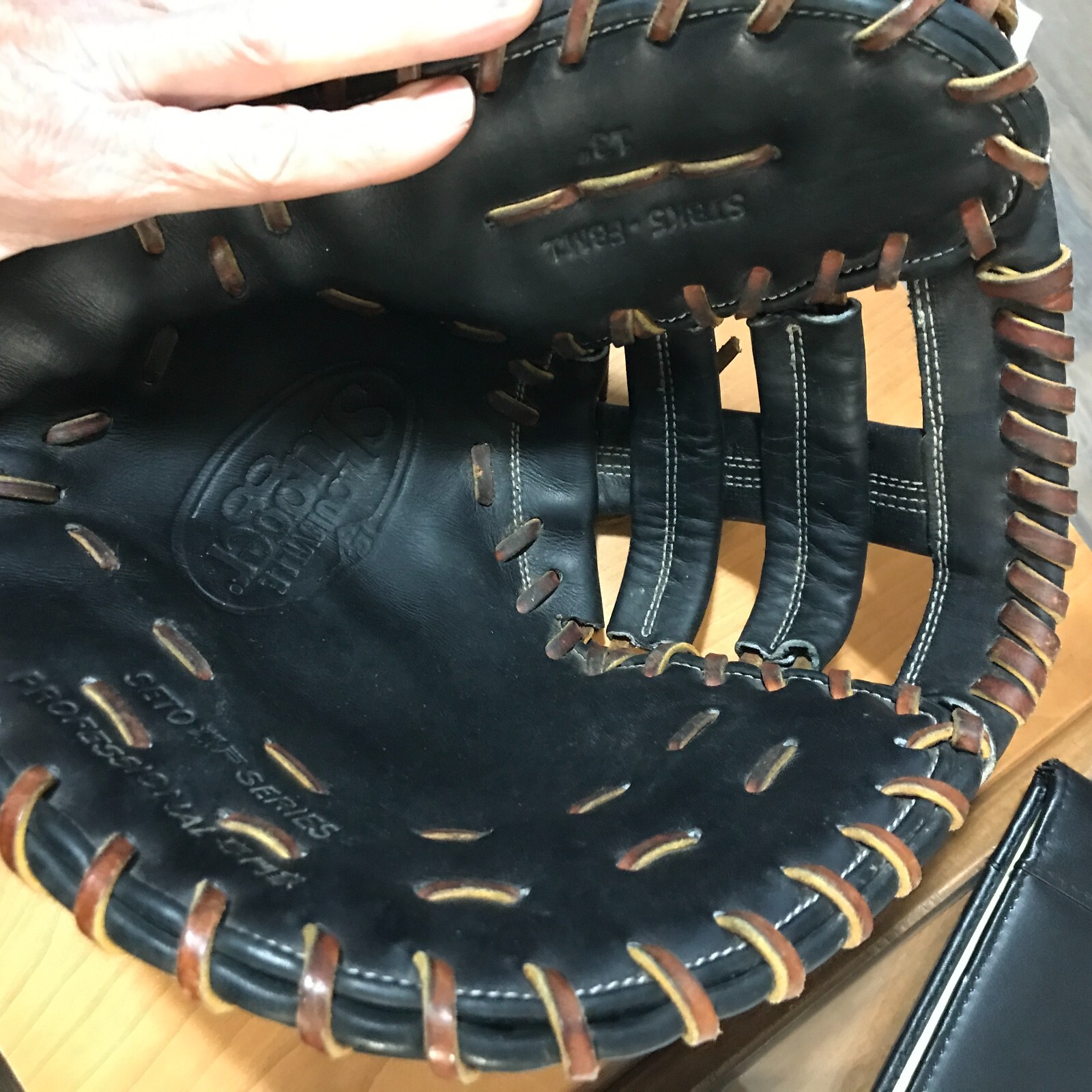 Louisville Slugger RHT 13" SETO Series First Base Glove eBay