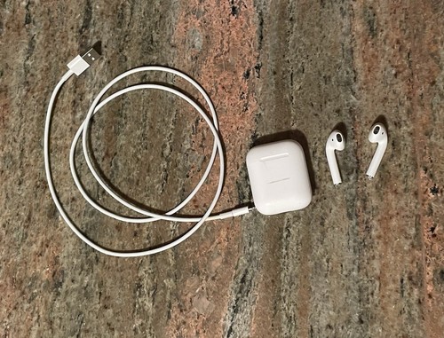 Apple AirPods 1st Generation Earphones with Charging Case - White