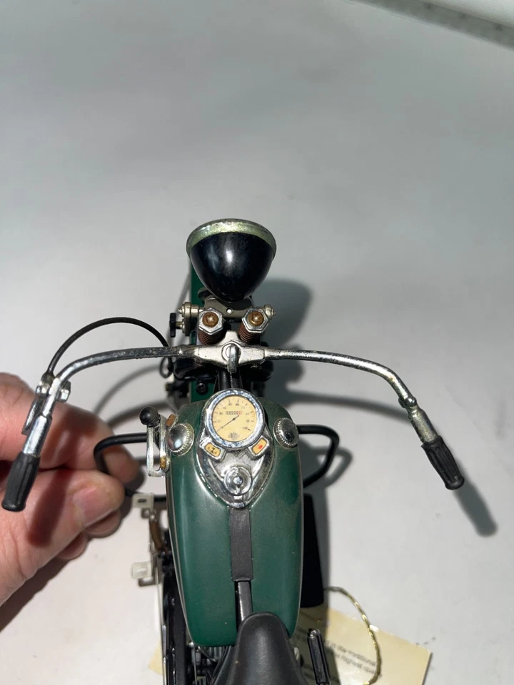 Литая модель мотоцикла Franklin Mint 1936 Harley-Davidson EL Knucklehead 1:10 - Изображение 2 из 4